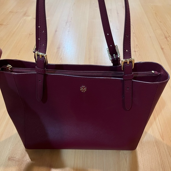 Tory Burch Bags Maroon Tory Purse Medium Sized Purse Poshmark